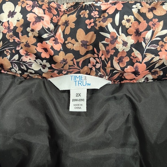 Floral puffer jacket - Picture 3 of 5